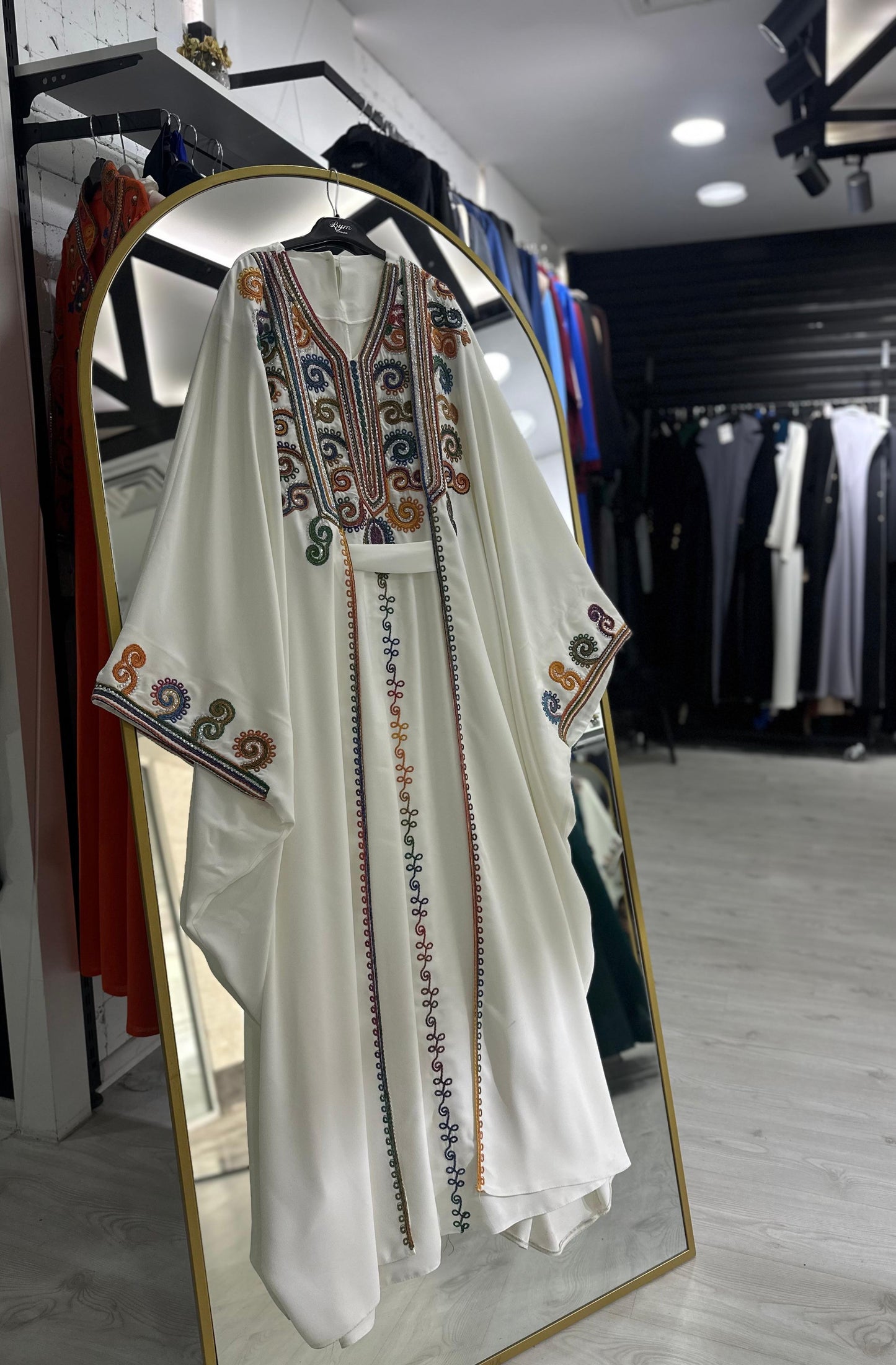 Şeyha abaya takımı beyaz, işlemeli, resmi yazlık abaya takımı