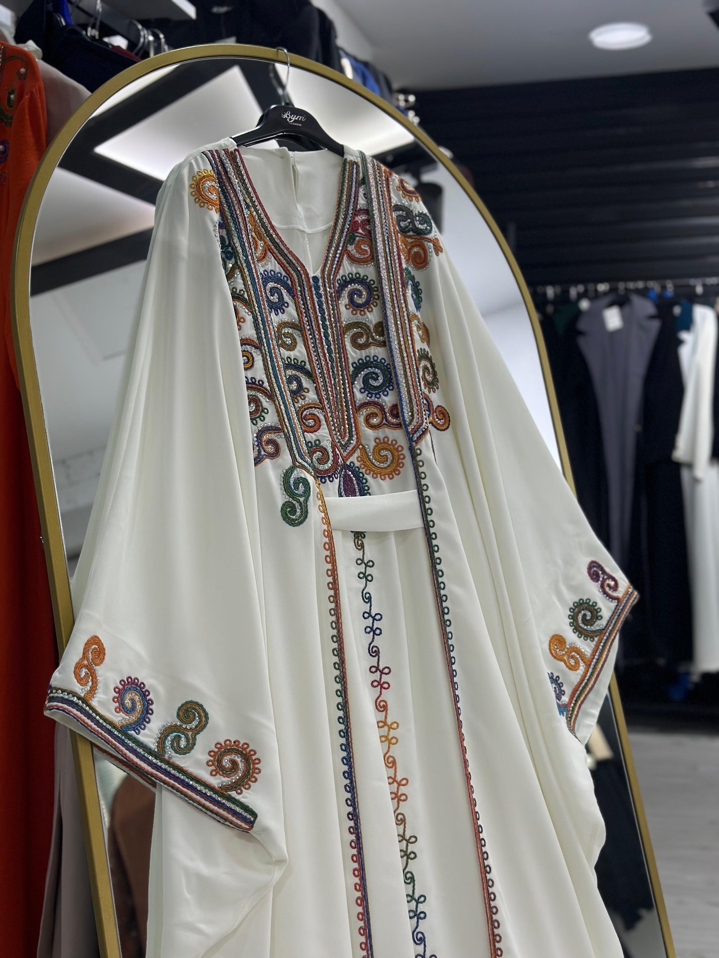 Şeyha abaya takımı beyaz, işlemeli, resmi yazlık abaya takımı