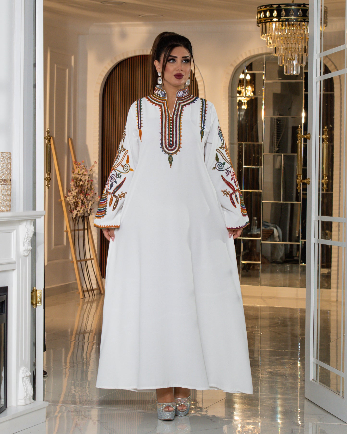 عباية اسيا المطرزه عند الاكمام (أبيض)